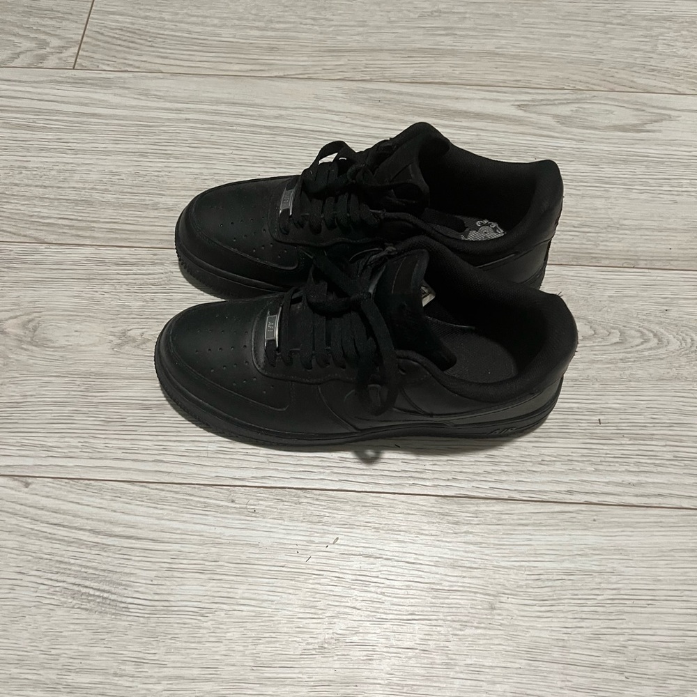 Nike black Air Force one.